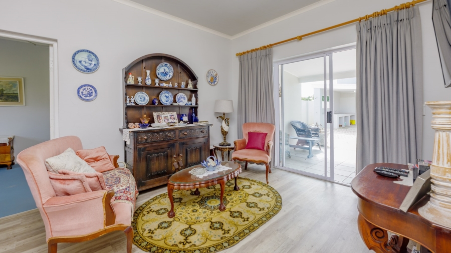 7 Bedroom Property for Sale in Struisbaai Western Cape